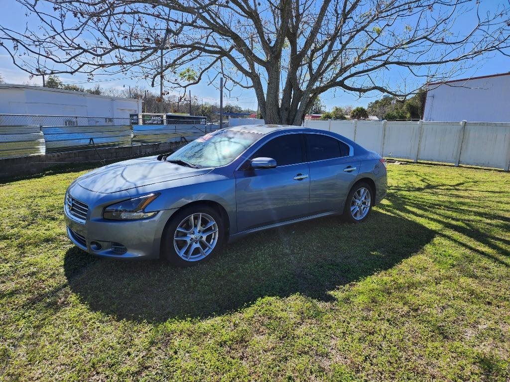 2010 Nissan Maxima SV's photo