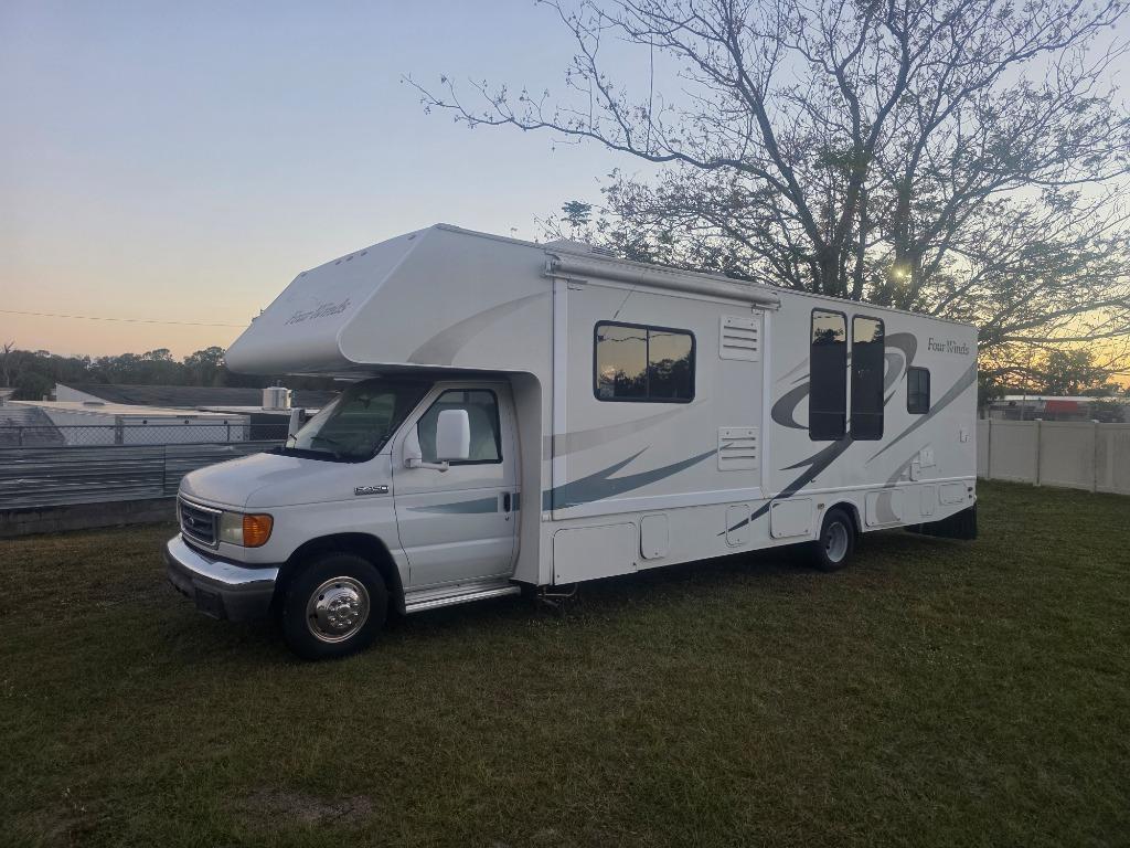 2006 Ford Econoline's photo