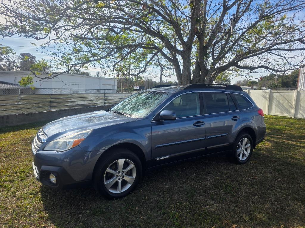 2013 Subaru Outback Limited's photo