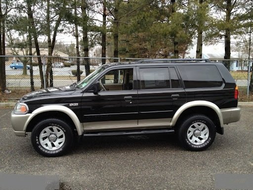 2002 Mitsubishi Montero Sport LS's photo