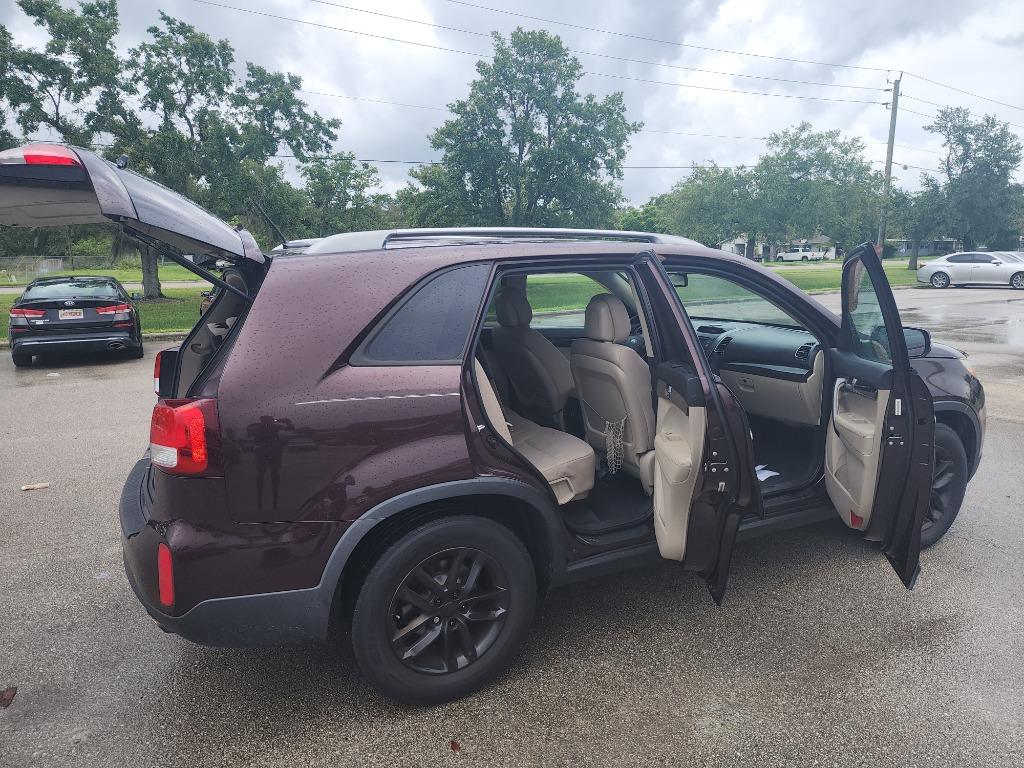 2015 Kia Sorento LX's photo