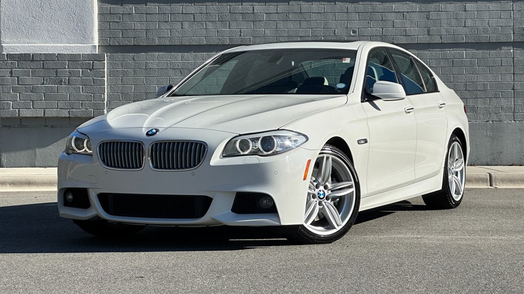 2012 BMW 5 Series 550i xDrive Sedan's photo
